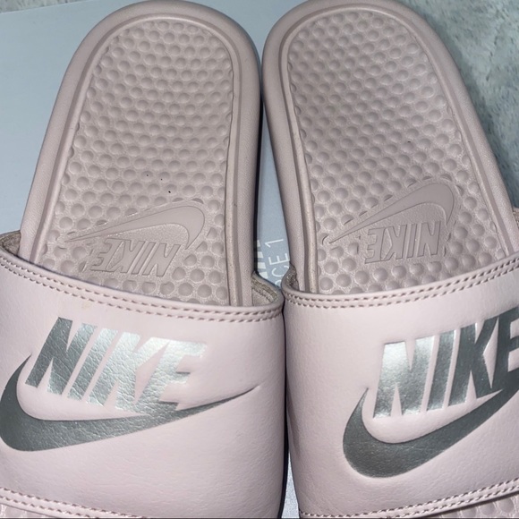 Women’s Nike Slides 8 - Picture 4 of 13